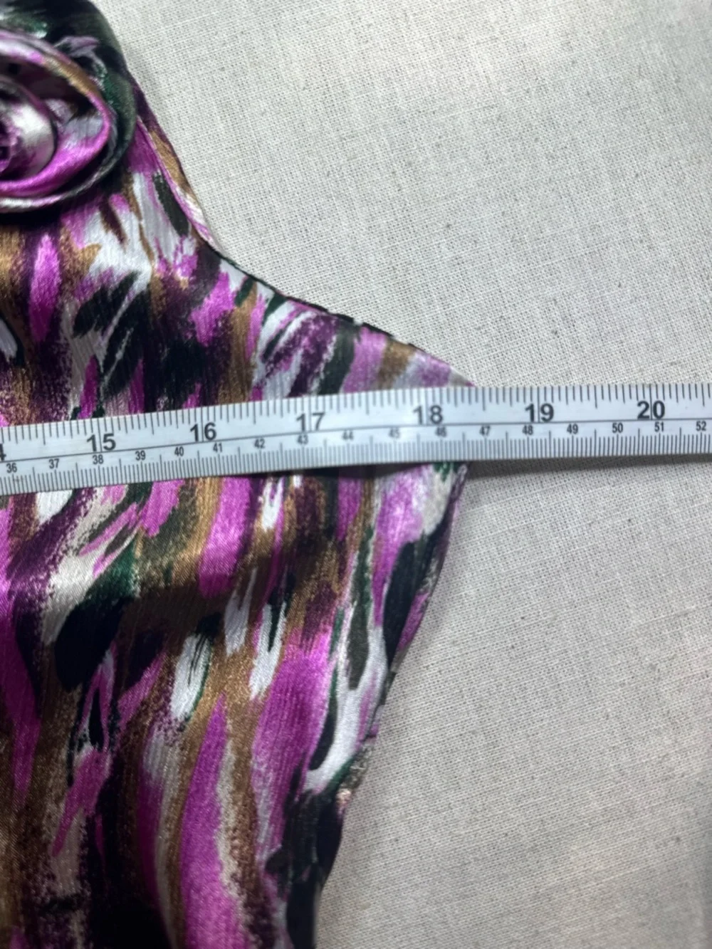 Essentials by Milano Purple Floral Mock Neck Sleeveless satin like Top Y2K small - Picture 5 of 8